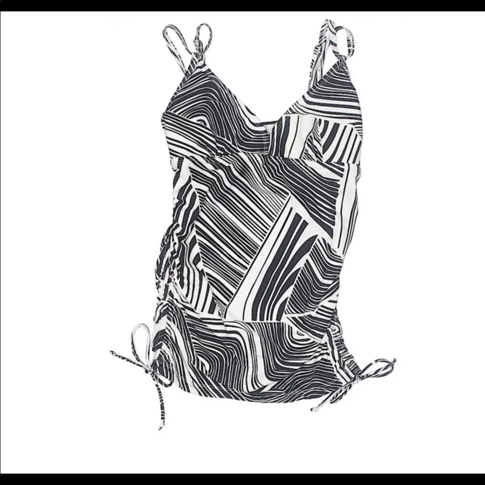 Black and white design swimsuit top